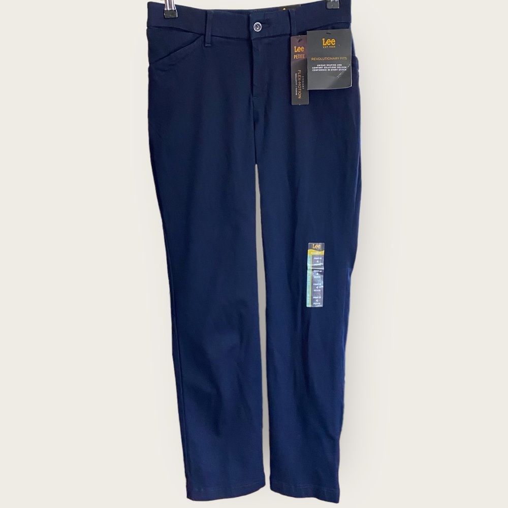 Lee Women's Petite Flex Motion Regular Fit Straight Leg Mid Rise Pants